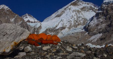 Zwłoki na szczytach. Nepal sprowadził ciała czterech wspinaczy