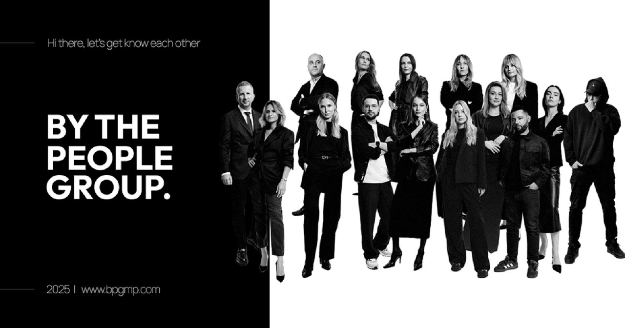 Sześć agencji razem jako By The People Group