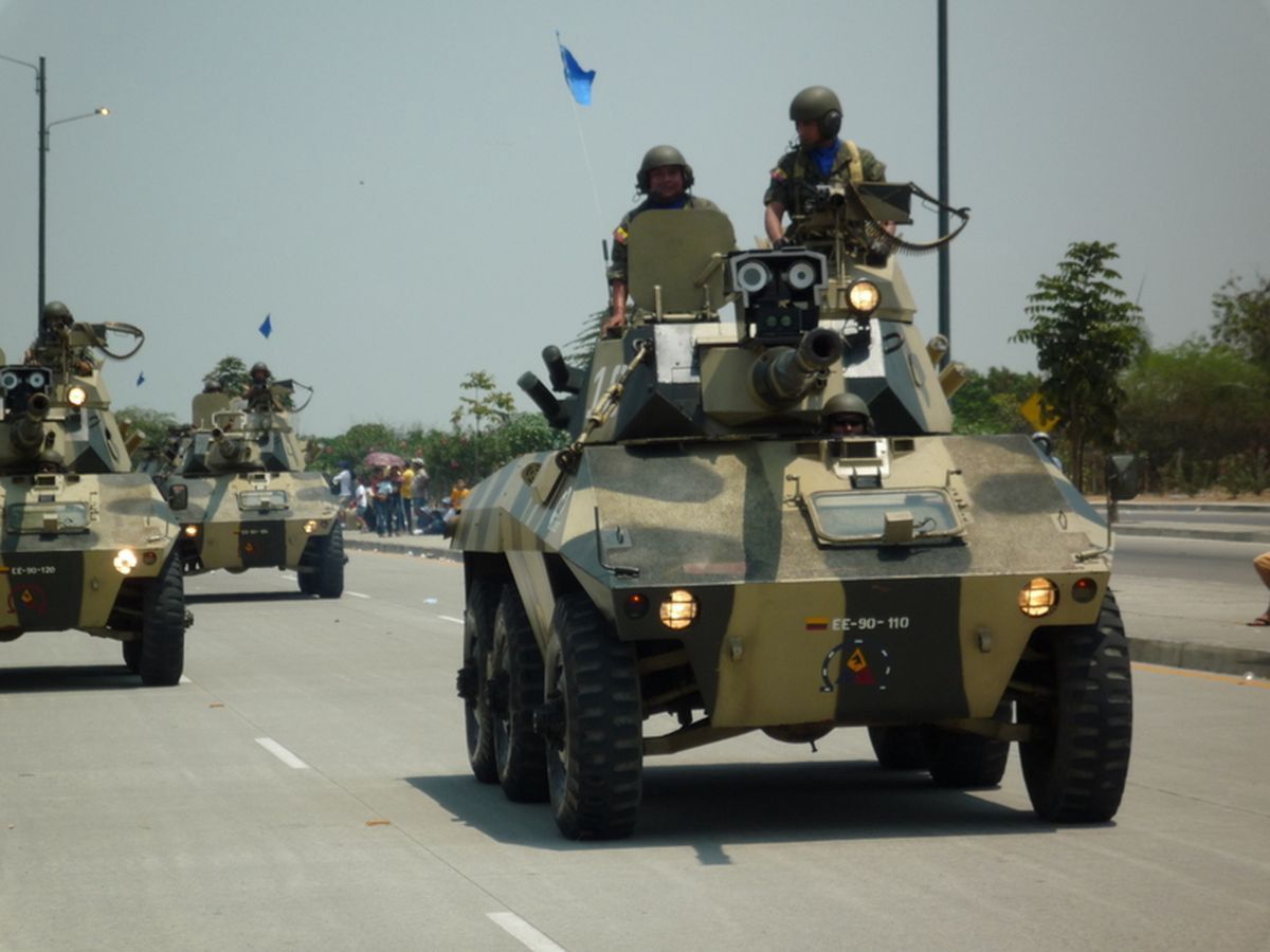 Ekwadorskie pojazdy pancerne podczas pokazu wojskowego