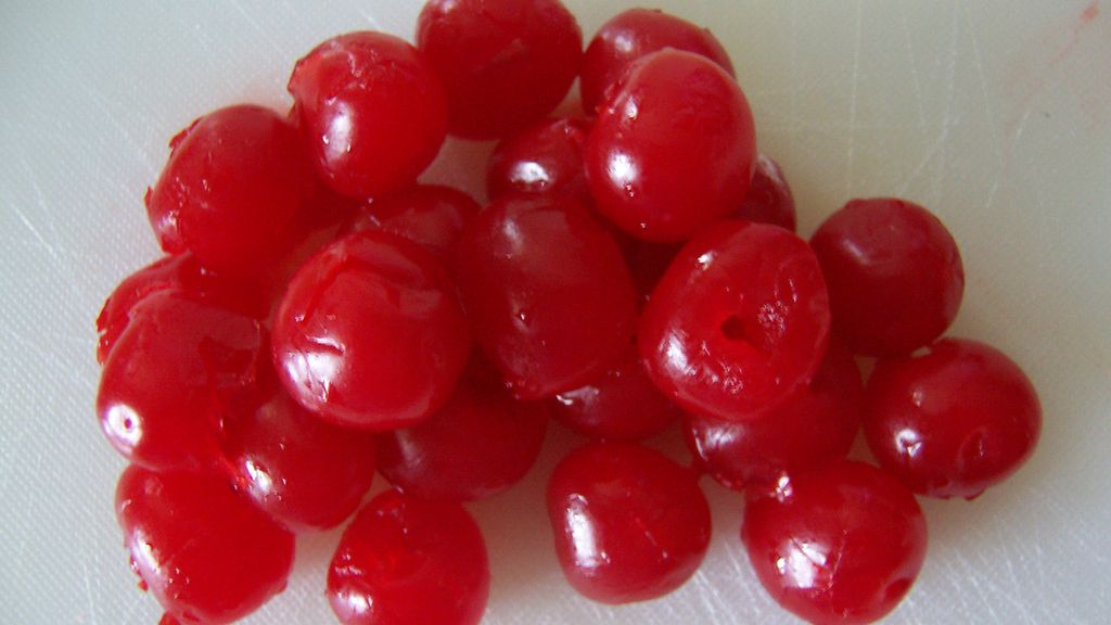 Suszone wiśnie w likierze w puszce, odsączone