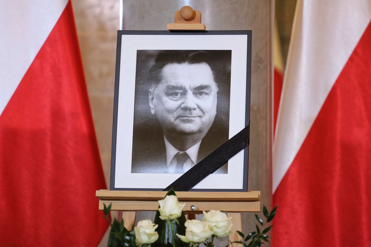 Żałoba narodowa po Janie Olszewskim będzie dłuższa, niż jednodniowa