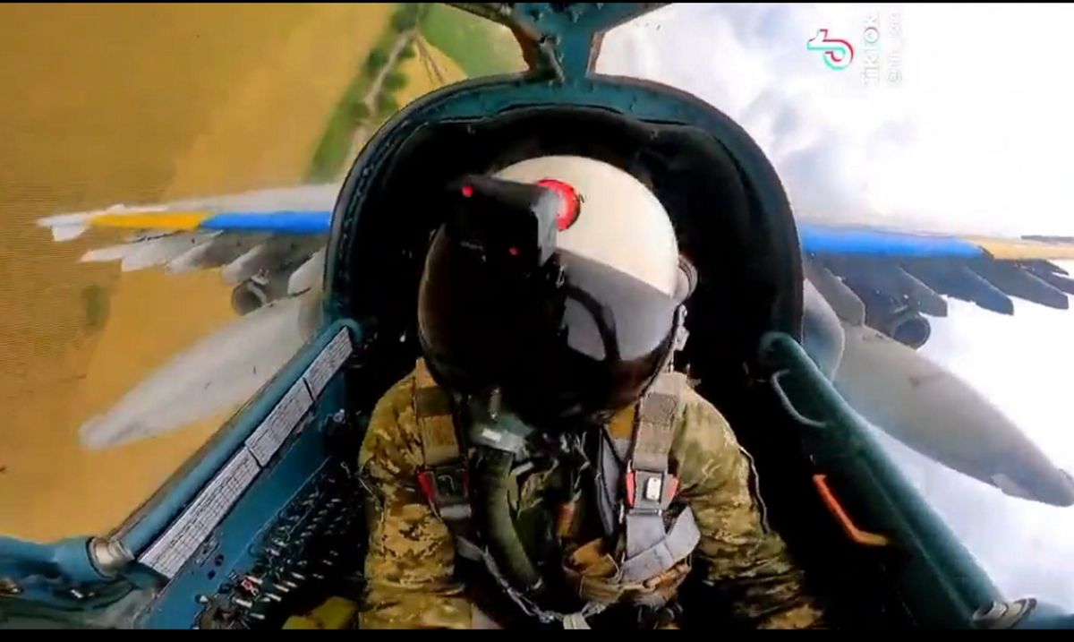 Ukraiński Su-25 podczas lotu bojowego