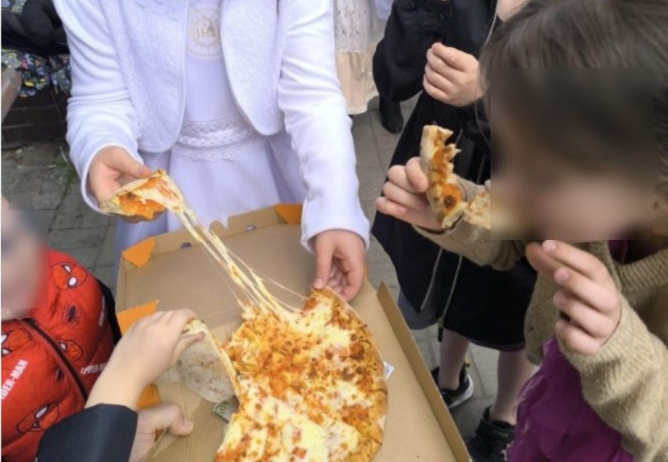 Komunijny chaos w Bytomiu. Restauracja przyjęła dziewięć rezerwa