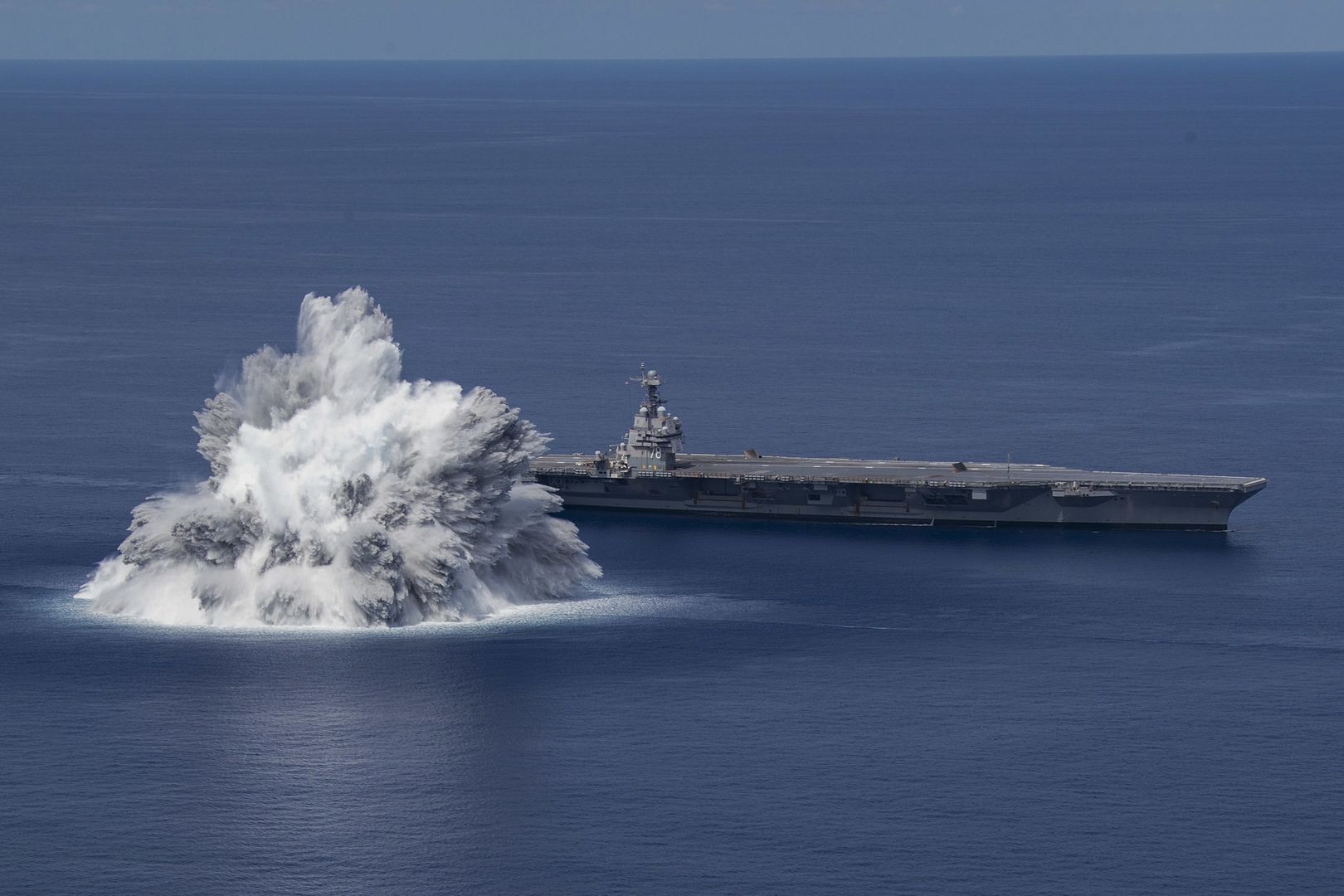 Lotniskowiec USS Gerald R. Ford podczas prób Full Ship Shock Trials