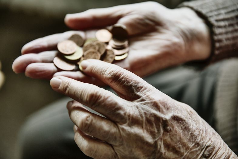 Seniorzy dostają "czternastkę". Ile wynosi dodatkowa emerytura?