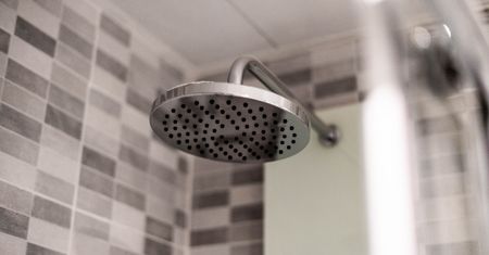Deszczownica podtynkowa czy natynkowa? Analiza parametrów technicznych i wymagania instalacyjne