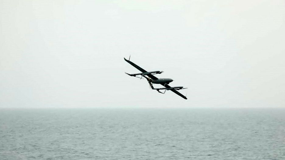 Ukraina - arch
This handout picture provided by the Iranian Army official website shows a military unmanned aerial vehicle (UAV or drone) launched from an Iranian navy vessel in the Indian ocean on July 15 2022. - Iran is planning to supply hundreds of drones with combat weapon capabilities to Russia for use in Ukraine, a top US official said on July 11. Jake Sullivan, the White House national security advisor, said the information received by the United States supported views that the Russian military is facing challenges sustaining its weaponry after significant losses in Ukraine. (Photo by Iranian Army office / AFP) / RESTRICTED TO EDITORIAL USE - MANDATORY CREDIT "AFP PHOTO / IRANIAN ARMY - NO MARKETING - NO ADVERTISING CAMPAIGNS - DISTRIBUTED AS A SERVICE TO CLIENTS
-