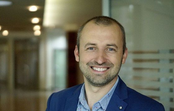 Artur Pęksyk kieruje marketingiem i sprzedażą w Porta KMI Poland