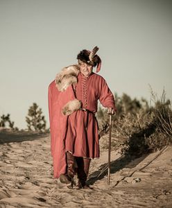 Jacek Komuda w niecodziennej sesji fotograficznej