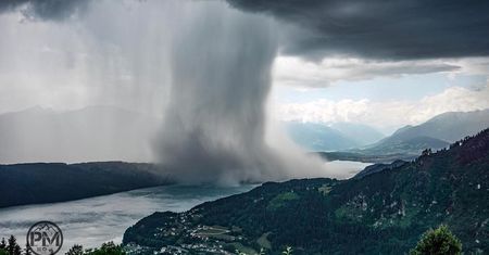 "Tsunami z nieba" - niesamowite zjawisko na filmie poklatkowym