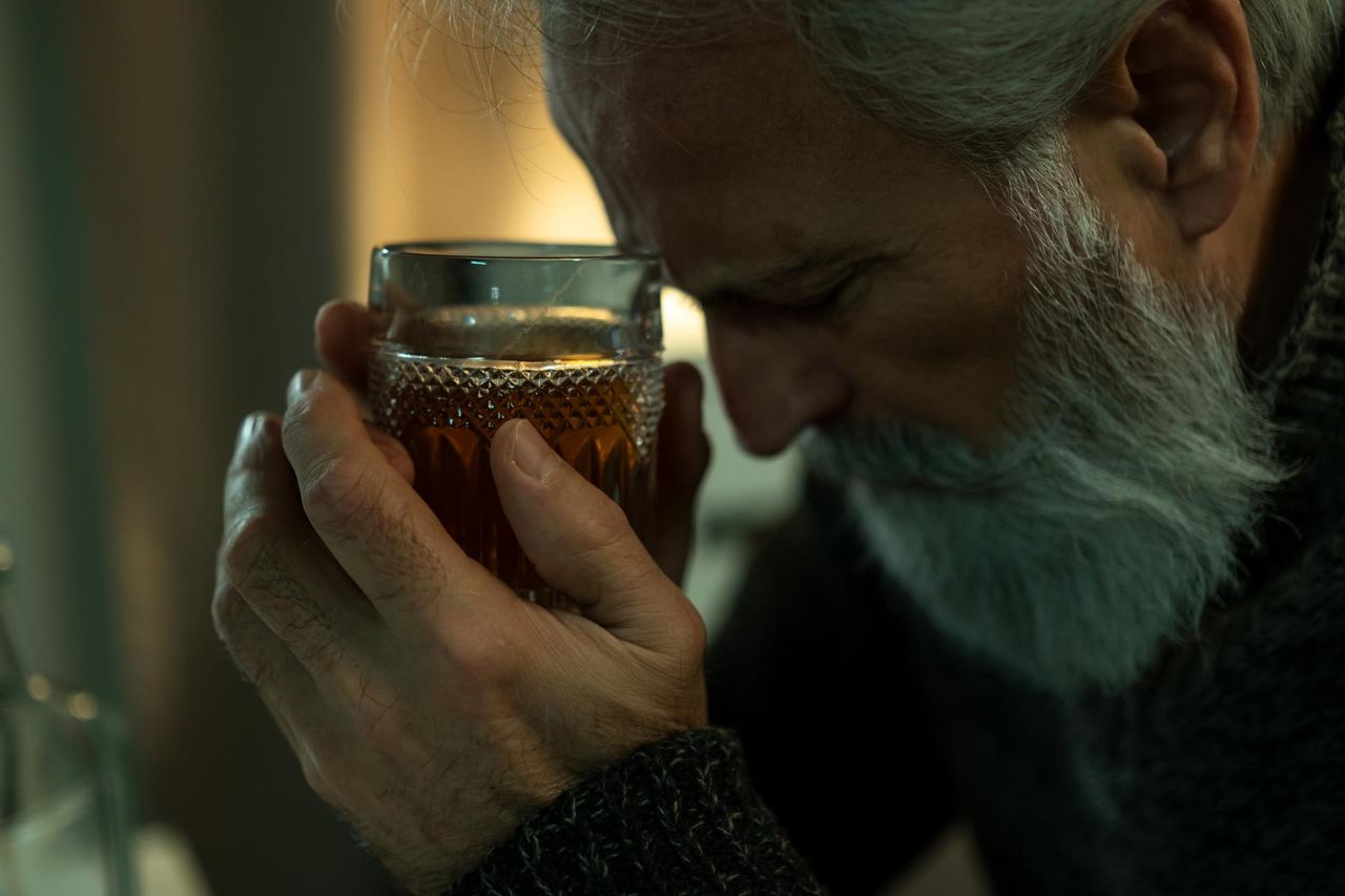 Najgorszy alkohol dla jelit. Szybko doprowadzisz je do ruiny