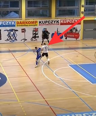 Coś pięknego! Najpierw zagarnął piłkę, a po chwili zrobił to [WIDEO]