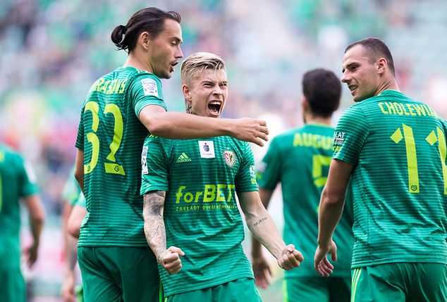 Jakub Kosecki (w środku) rozegrał 110 meczów w ekstraklasie w barwach Legii, Lechii, Śląska Wrocław i Cracovii.