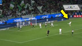 Efektowny strzał z powietrza w Bundeslidze. Grabara bez szans [WIDEO]