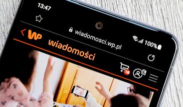 Włącz tryb ciemny w smartfonie. Bateria i planeta będą ci wdzięczne