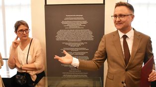 Kwidzyn sprzed stu lat, do którego można zajrzeć dzięki odnalezionej kapsule czasu. Zamek zaprasza na wystawę o "wiadomości z przeszłości".