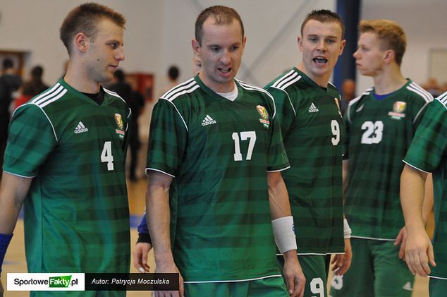 Płonka (pierwszy z lewej) dobrze wprowadził się do wrocławskiego zespołu