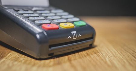 Zakaz sprzedaży i większy nadzór. Tych produktów nie kupią już nieletni