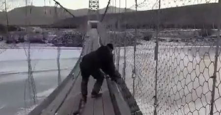 Nagranie z Rosji. Zobaczcie, jak ludzie chodzą do pracy