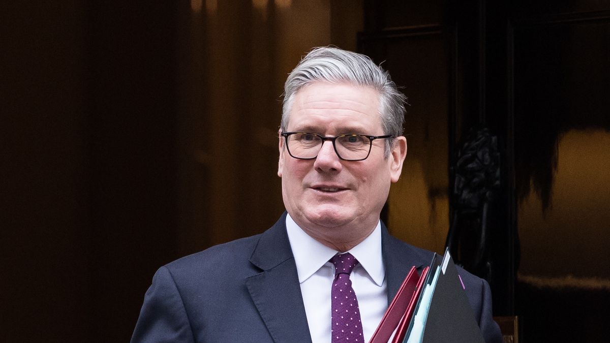 LONDON, UNITED KINGDOM - DECEMBER 17: British Prime Minister Sir Keir Starmer departs 10 Downing Street for the House of Commons to attend the Prime Minister's Questions (PMQs) in London, United Kingdom on December 17, 2025. (Photo by Wiktor Szymanowicz/Anadolu via Getty Images)