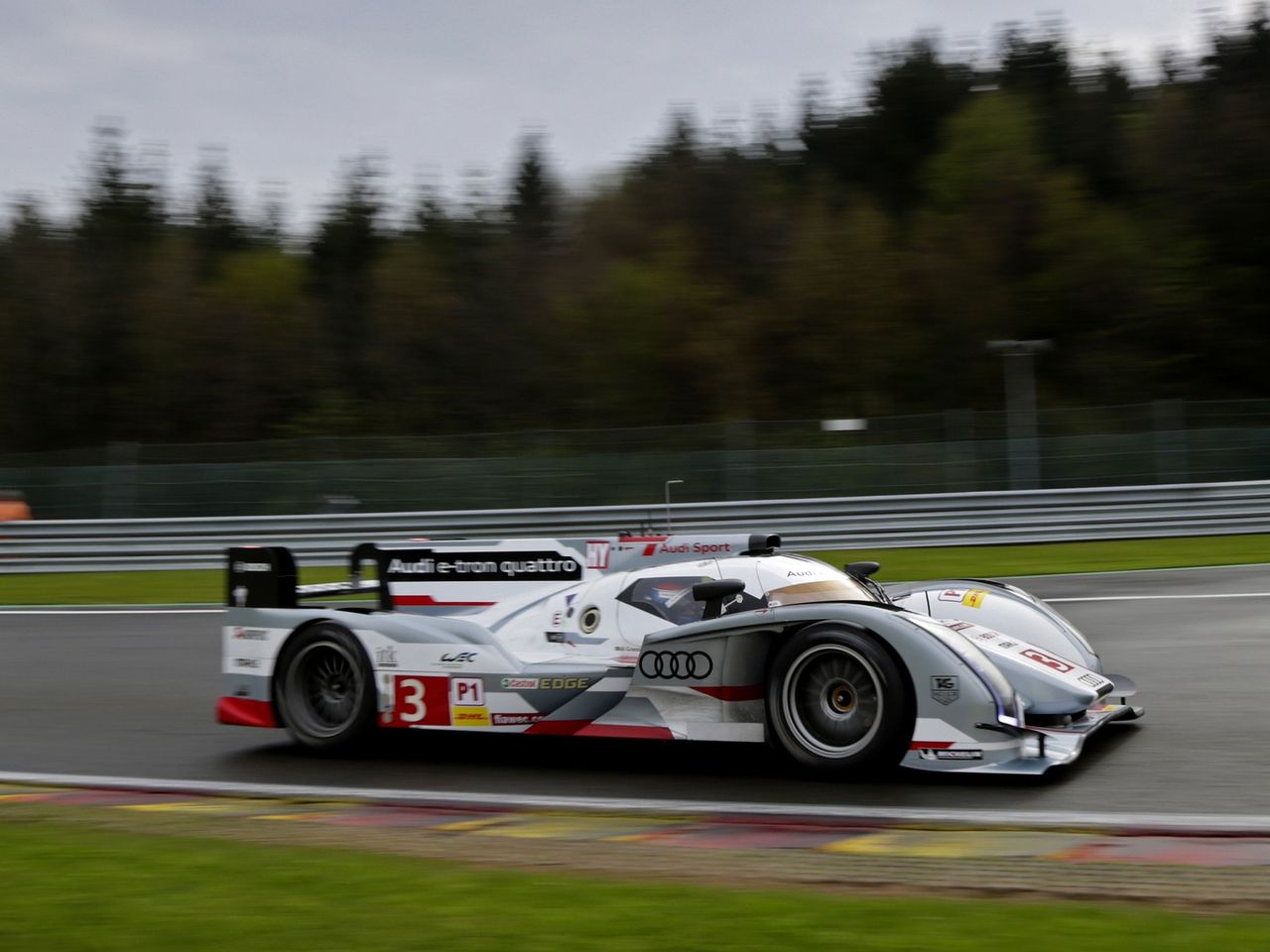 Audi R18 - tu w zeszłorocznej wersji e-tron quattro Long Tail. W ostatnich latach ten wóz zdominował wyścigi długodystansowe