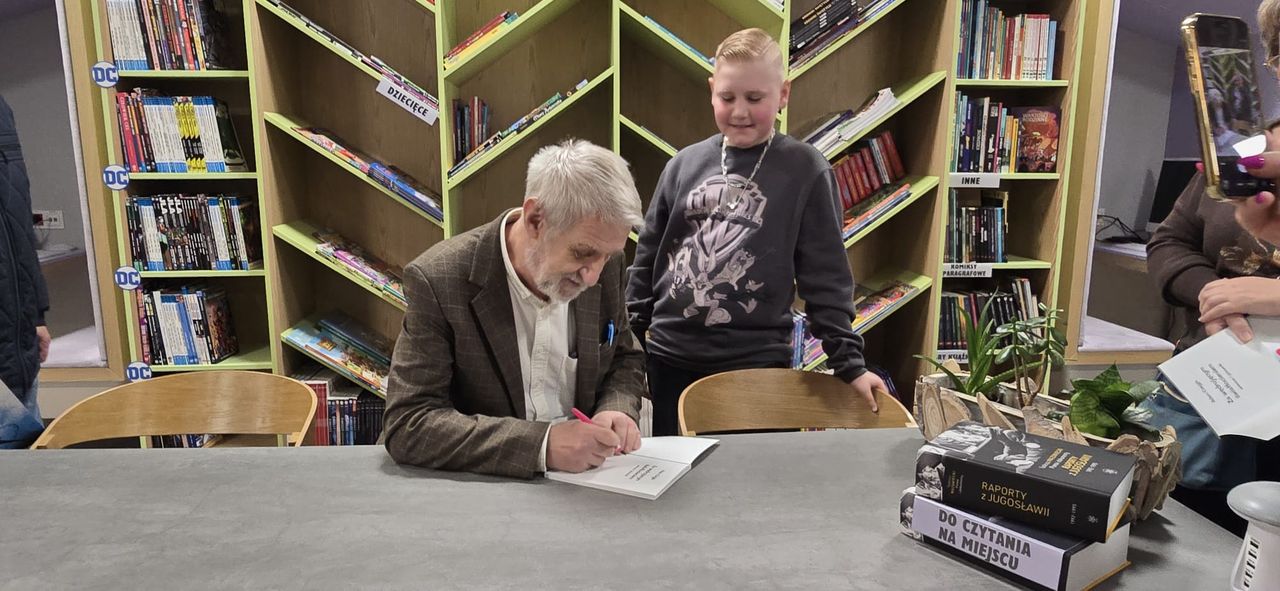 "Za wędrującym światłocieniem" premiera tomiku poezji Adama Czejgisa!