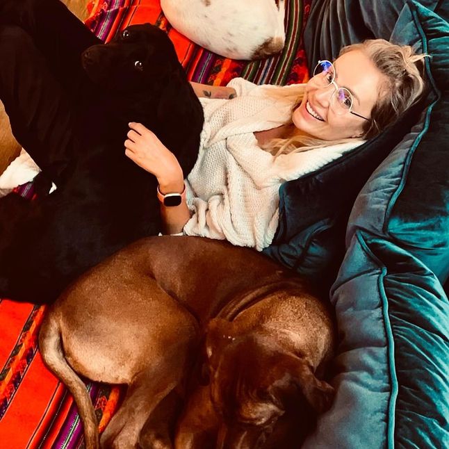 Agnieszka Woźniak-Starak w złotych okularach korekcyjnych
Instagram/aga_wozniak_starak