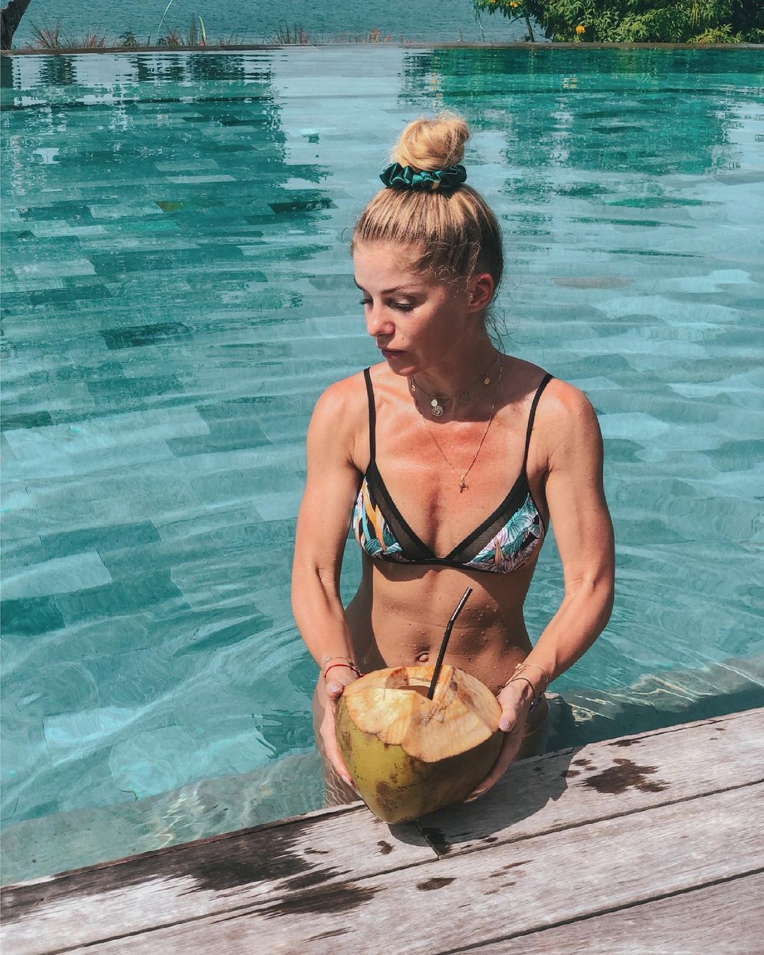 Ewa Szabatin  - gwiazdy w bikini