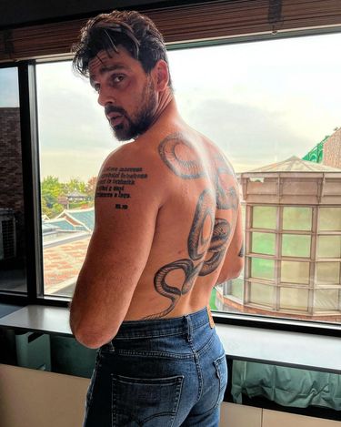 Michele Morrone – tatuaż na plecach