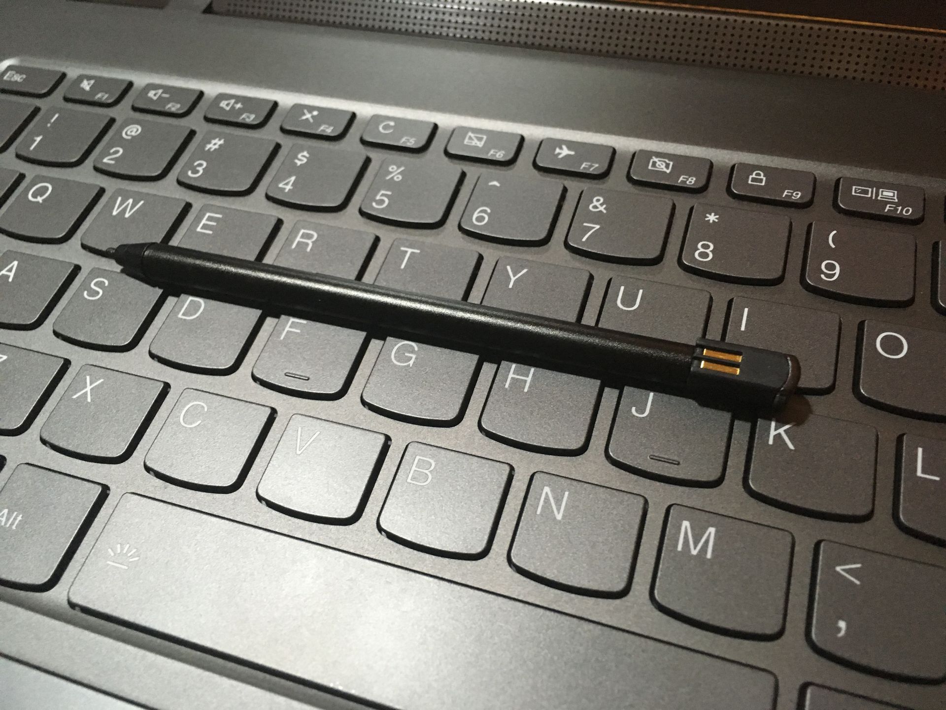 Lenovo Yoga C930 Glass – piękno, moc i pióro 15