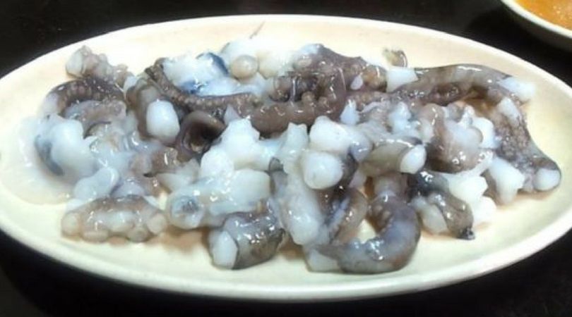 Jedzenie San-nakji jest niebezpieczne z uwagi na żywą ośmiornicę