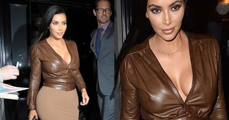 Kim Kardashian jak... Grycanka? Odsłania piersi, BEZ STANIKA!