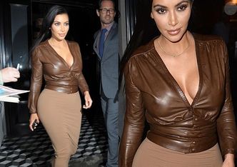 Kim Kardashian jak... Grycanka? Odsłania piersi, BEZ STANIKA!