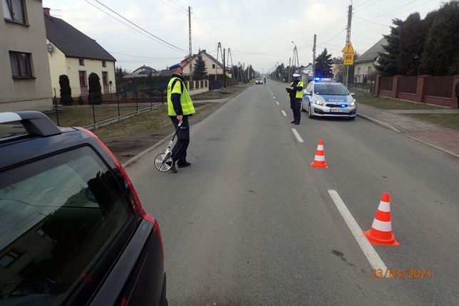 Dramat na Śląsku. 9-latek wbiegł pod nadjeżdżający samochód