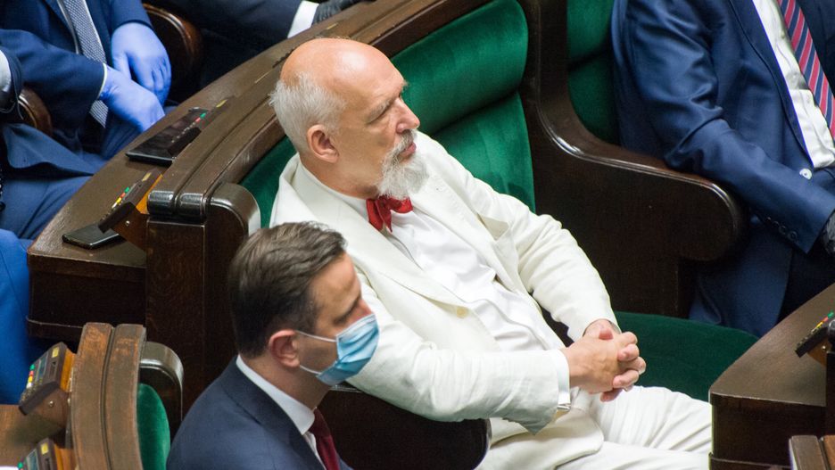 Poseł Konfederacji, Janusz Korwin-Mikke. Podczas Zgromadzenia Narodowego bez maseczki