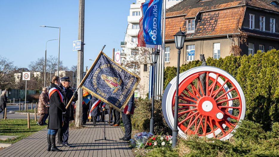 Obchody Święta Kolejarza 2025 przed siedzibą PKP Cargo w Poznaniu