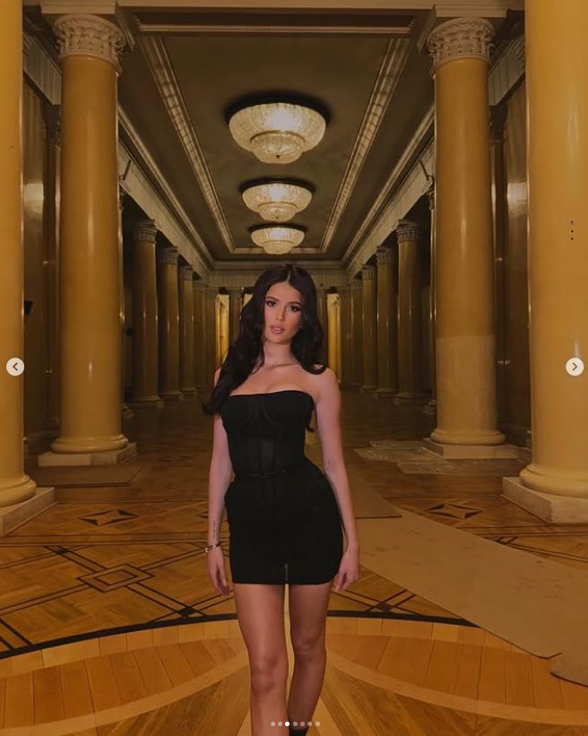 Roksana Węgiel w ultrakrótkiej mini