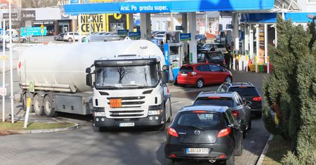 Ceny ropy przebiły kolejną granicę. Są na najwyższym poziomie od 2014 roku
