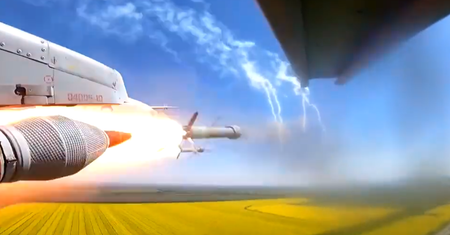 Su-25 bez litości dla Rosjan. Moment ataku nagrany z perspektywy pilota