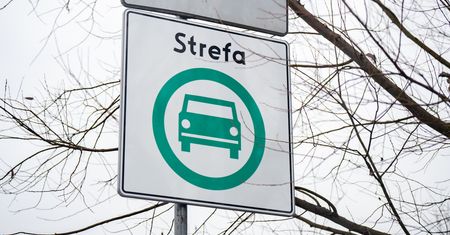 Polskie miasto wprowadziło strefę. W pięć dni skradziono 20 znaków