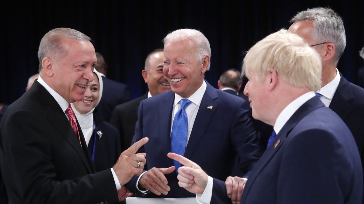 Prezydent Turcji Recep Erdogan (z l.) i Joe Biden podczas szczytu NATO w Madrycie 
Dostawca: PAP/EPA.
Juan Carlos Hidalgo
epaselect