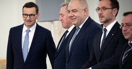 Zaskakujący moment na konferencji premiera. Tłumaczył, po co poszedł do polityki