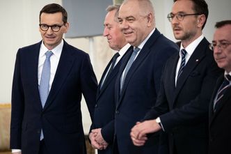 Zaskakujący moment na konferencji premiera. Tłumaczył, po co poszedł do polityki