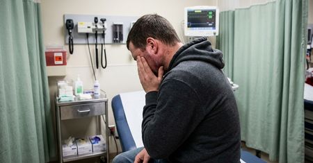 Mężczyźnie usunięto ósemkę. Po pięciu dniach zgłosił się do szpitala