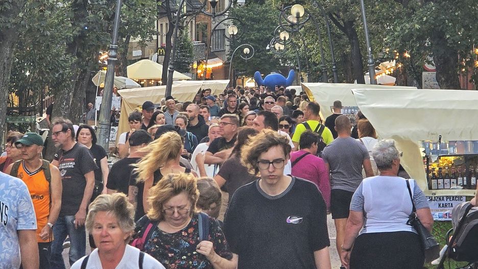 Turyści na Krupówkach