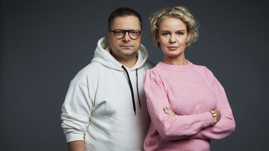 13.12.2022 Warszawa . Malgorzata Serafin i Marek Sekielski . Sesja dla Wydawnictwa Agora .Fot . Mateusz Skwarczek / Agencja Wyborcza.plFot. Mateusz Skwarczek / Agencja Wyborcza.plportret