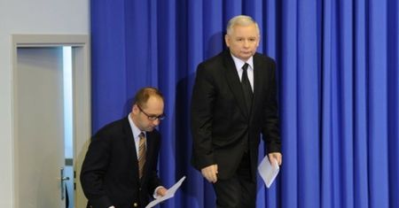 "Odruchy emocjonalne". Ekspert ocenia decyzje w PiS