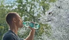 Woda Rodowita reklamowana hasłem "Poczuj dzikie orzeźwienie"