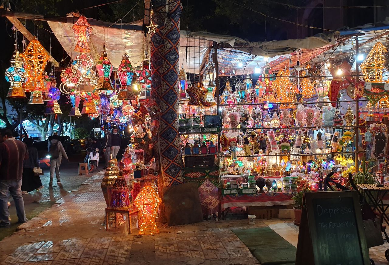 Kolorowe lampiony to jedne z symboli ramadanu