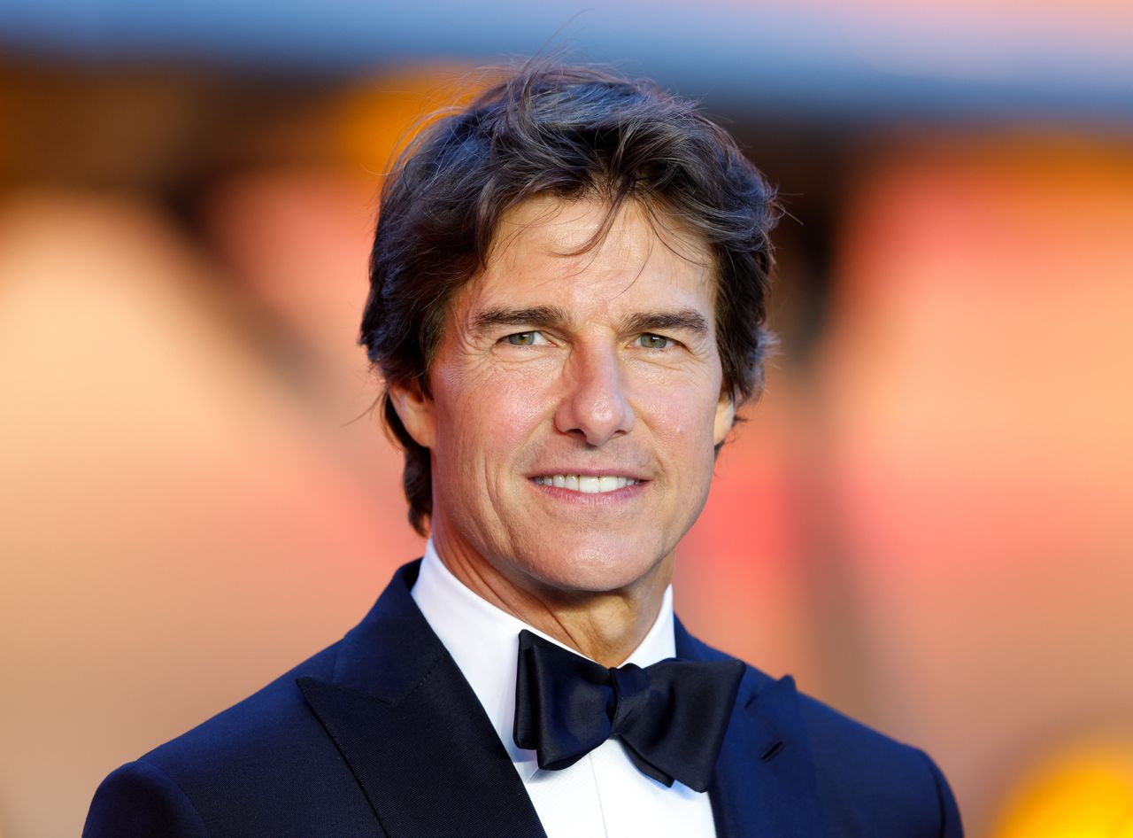 Did Tom Cruise violate royal protocol? Netizens have no doubts.
